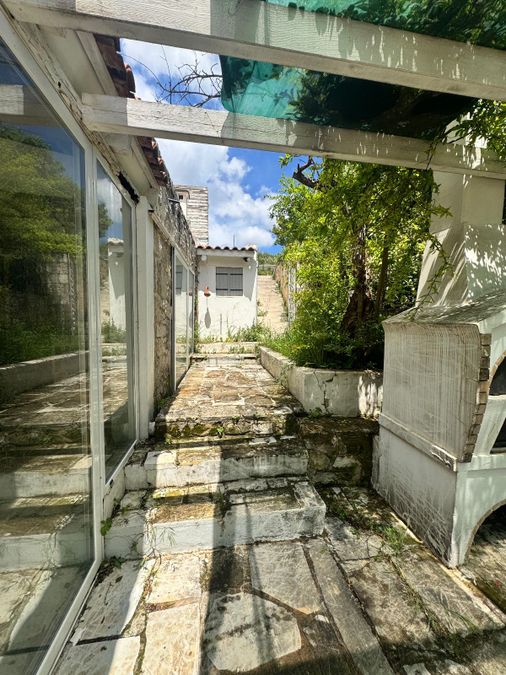 Photo 352727588