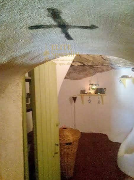 Photo 352839059