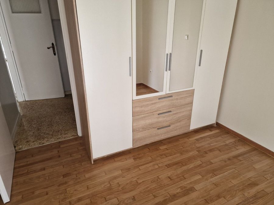 Photo 352855118