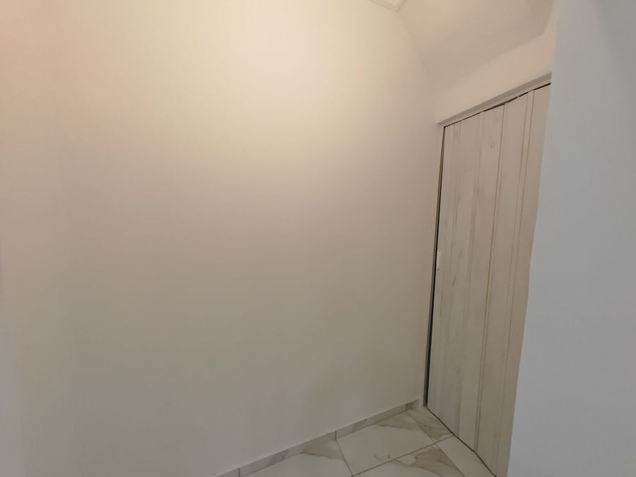 Photo 352903046