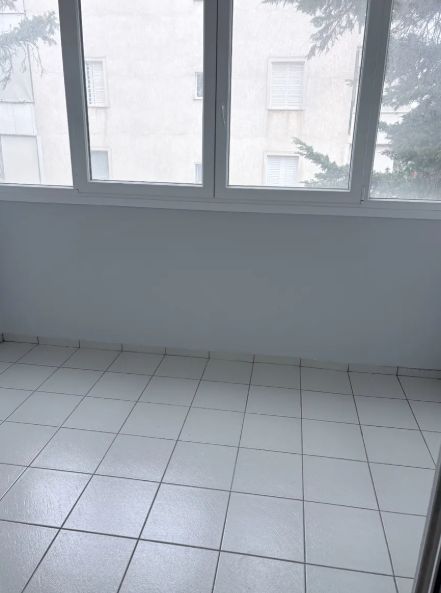 Photo 353371790