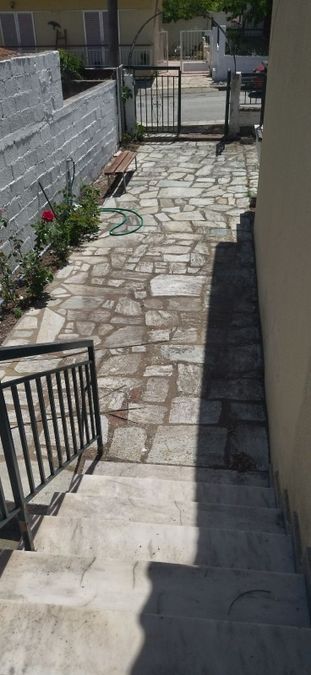 Photo 353432729