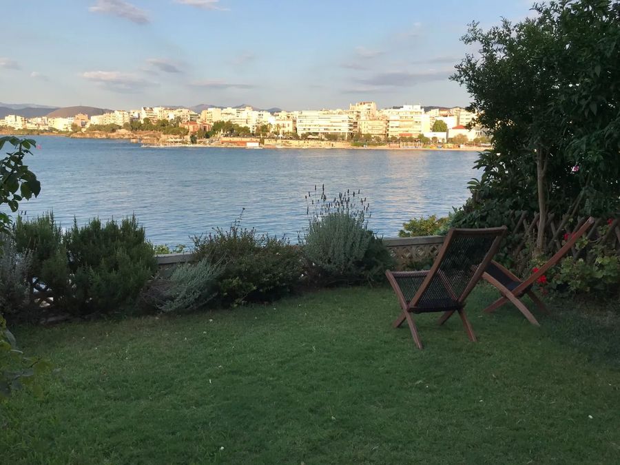 Photo 353903486
