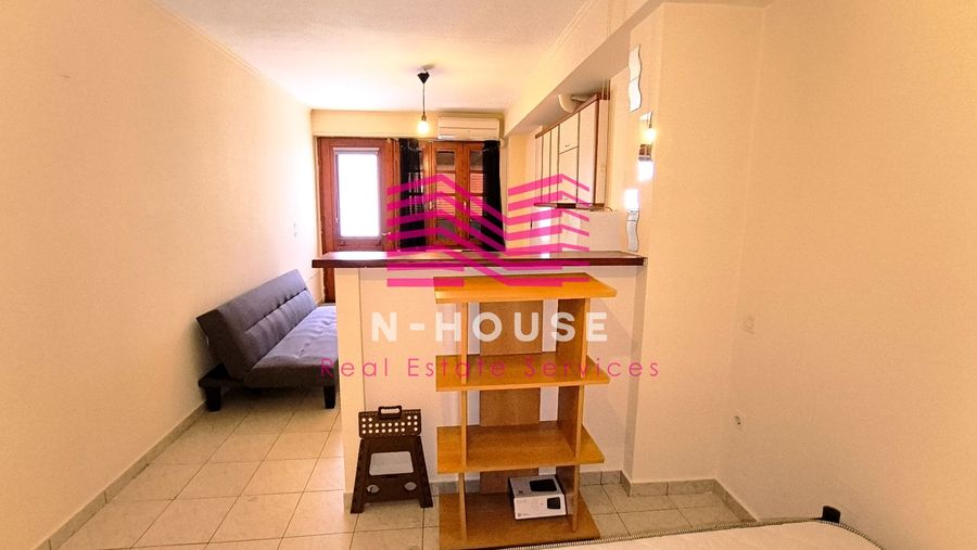 Photo 354349067