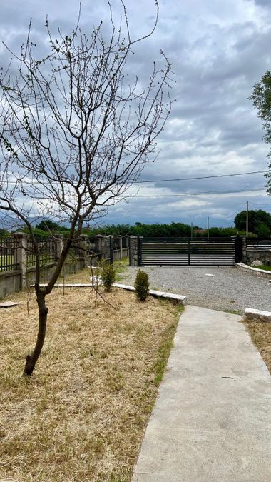 Detached House, Golubovci 5