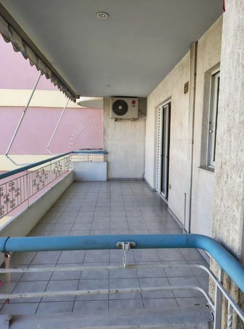 Photo 356205527