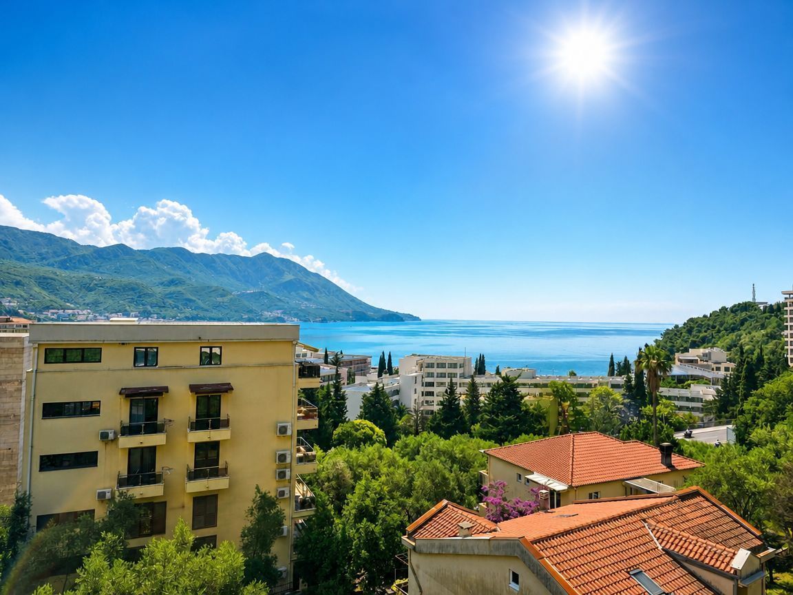One-room apartment with sea view in Bečići, Budva 2