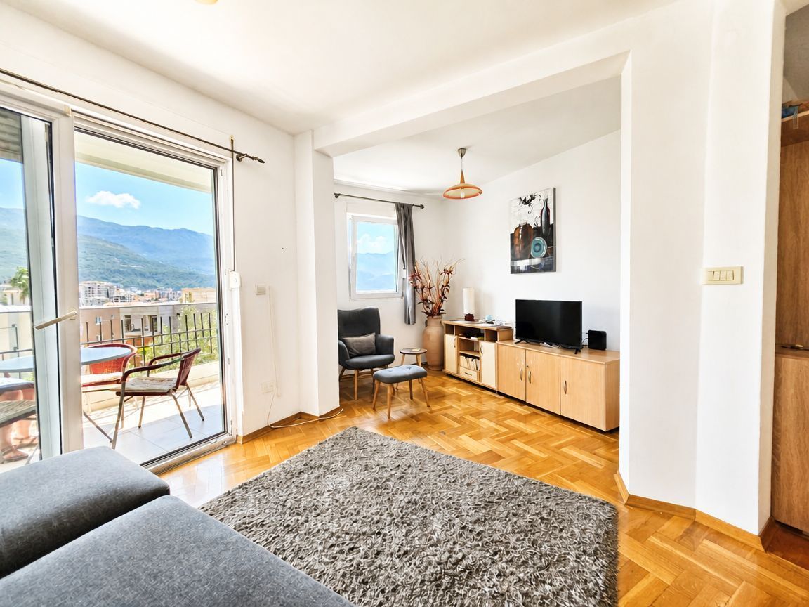 One-room apartment with sea view in Bečići, Budva 9