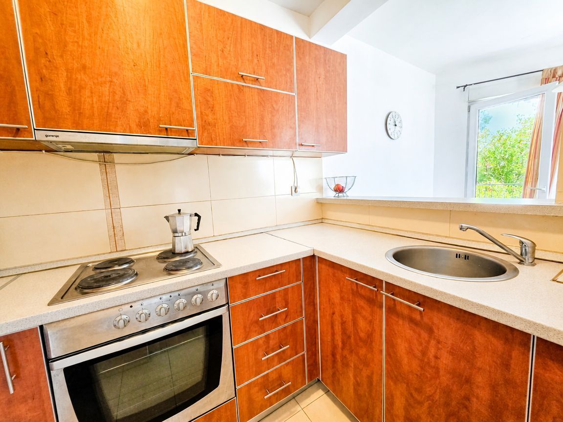 One-room apartment with sea view in Bečići, Budva 10
