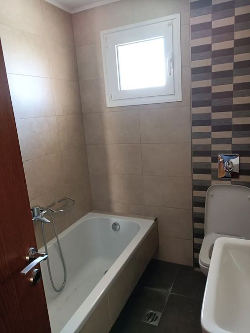 Photo 356708687