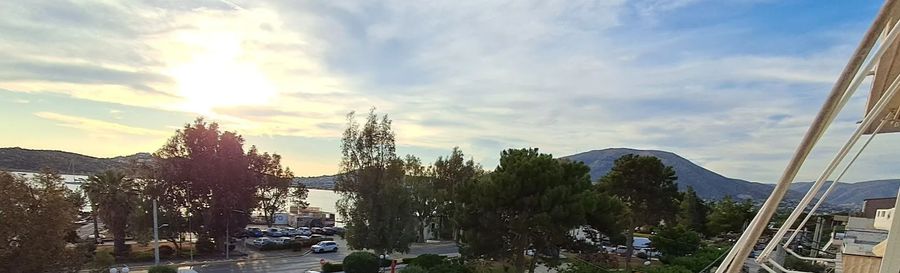 Photo 358435727