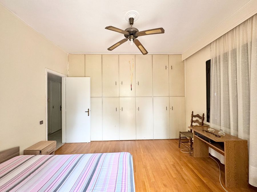 Photo 358976189