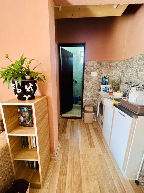 One Bedroom Apartment, Bar 6