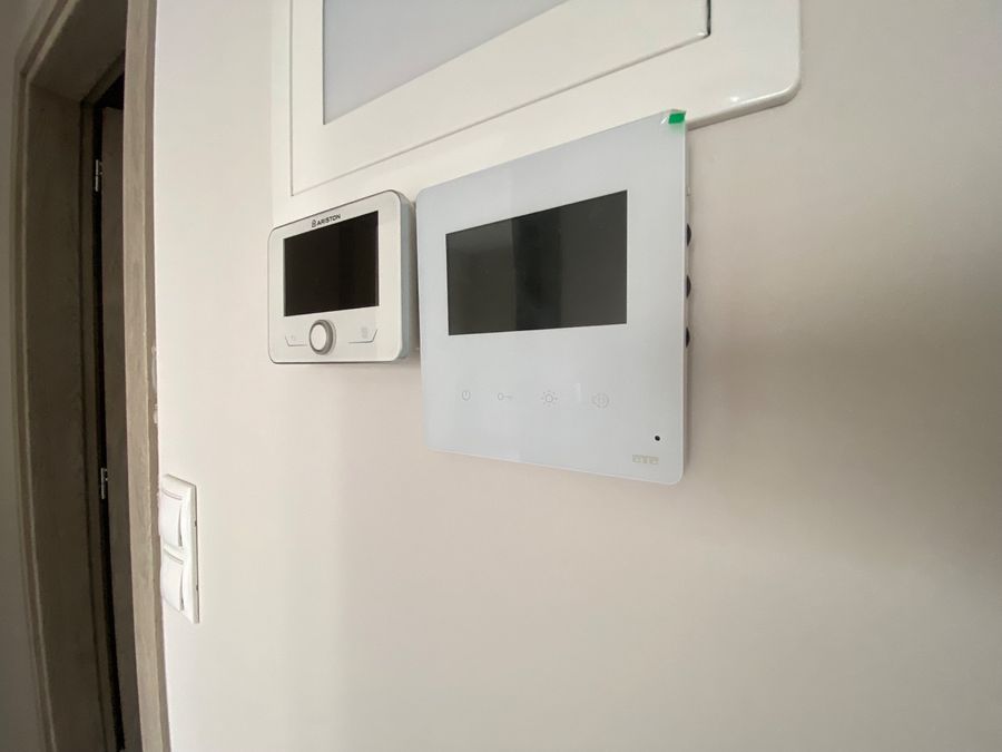 Photo 361382723