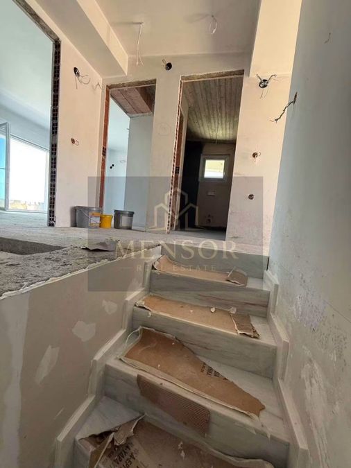 Photo 362360543