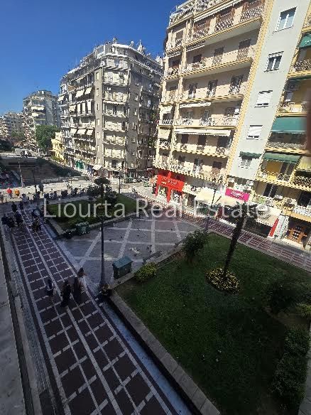 Photo 364285610