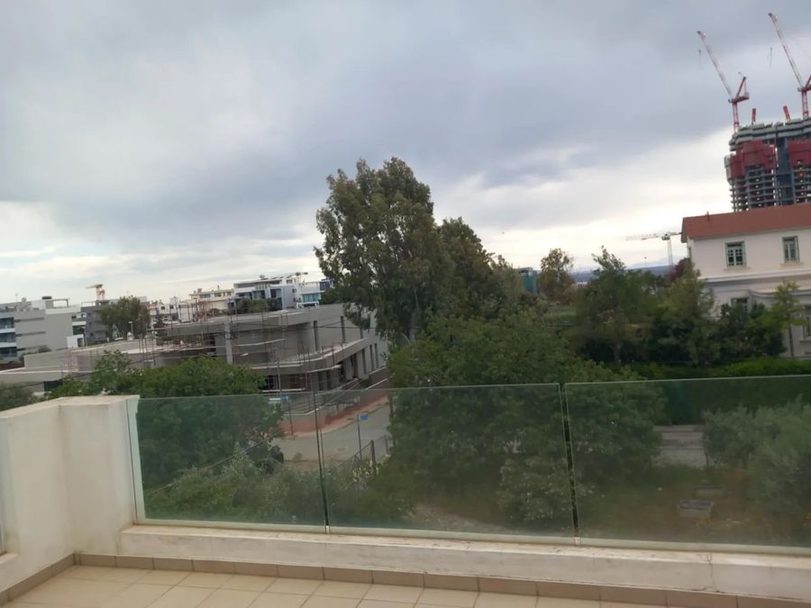 Photo 366411029