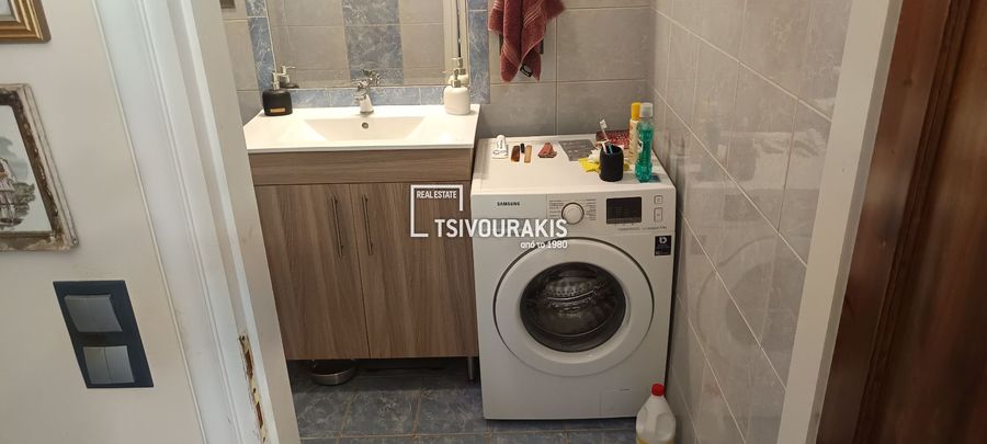 Photo 366959615