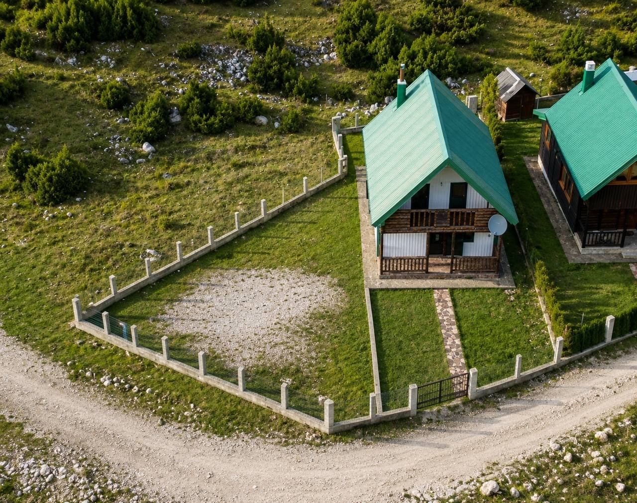 Detached house with garden for sale in Zabljak 2