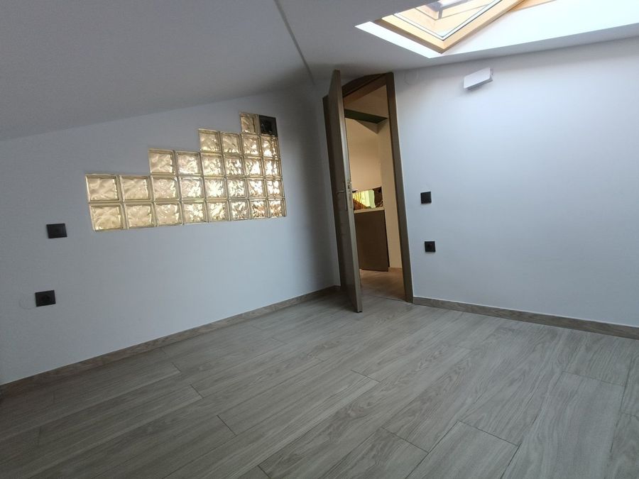 Photo 367373471