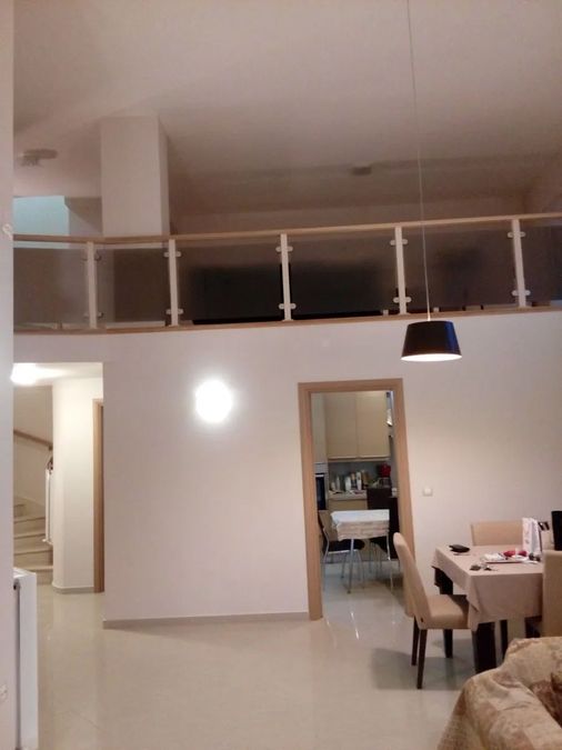 Photo 367527512