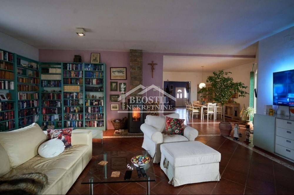 Villa 304 m<sup>2</sup> for sale