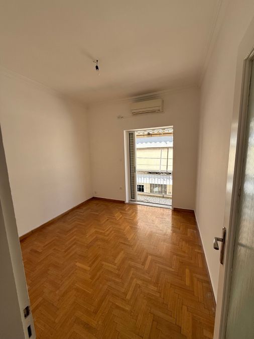 Photo 368747579