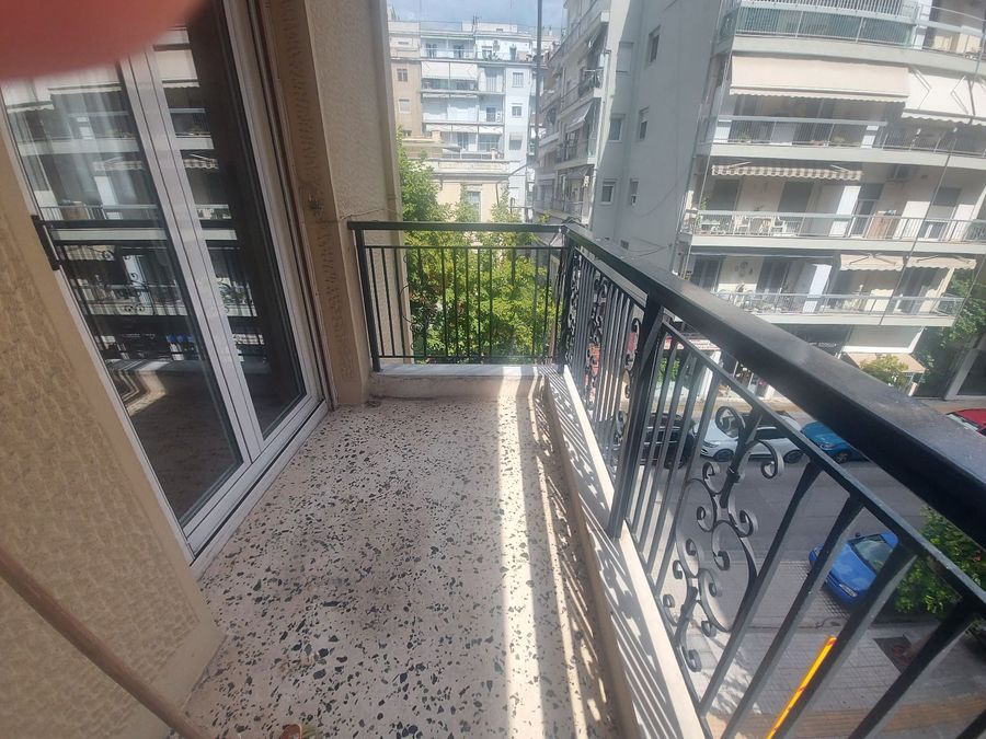 Photo 369085088