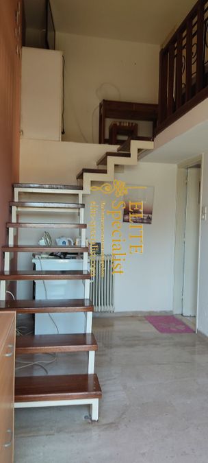 Photo 369195638