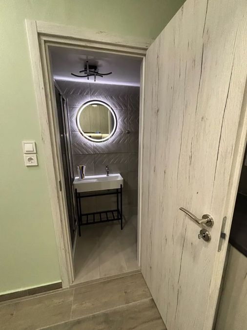 Photo 369320690