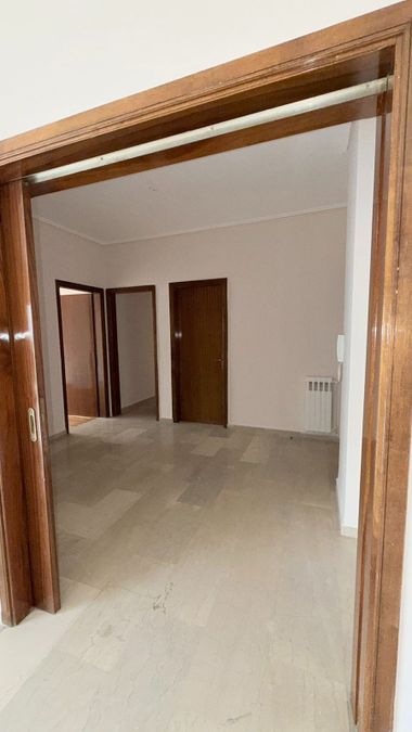 Photo 369680750