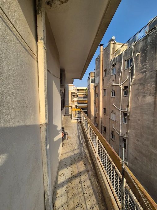 Photo 369696686