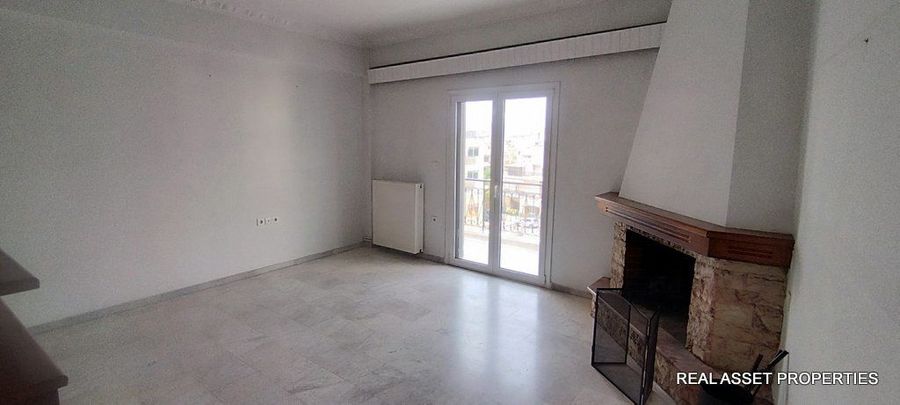 Photo 369838877