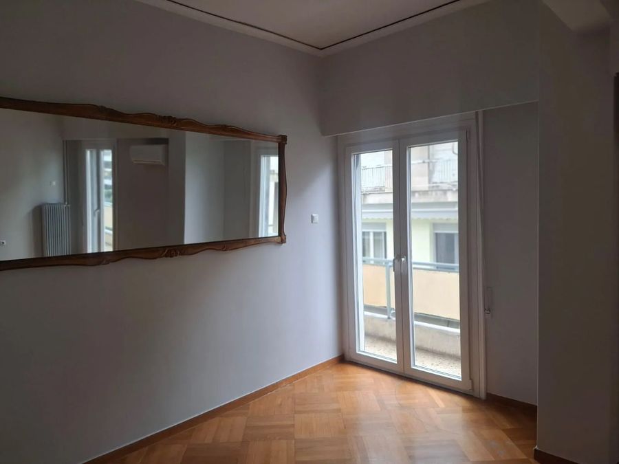 Photo 369864167