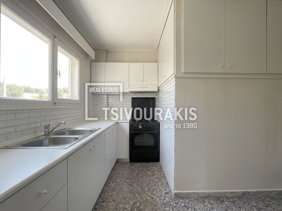 Photo 369877469