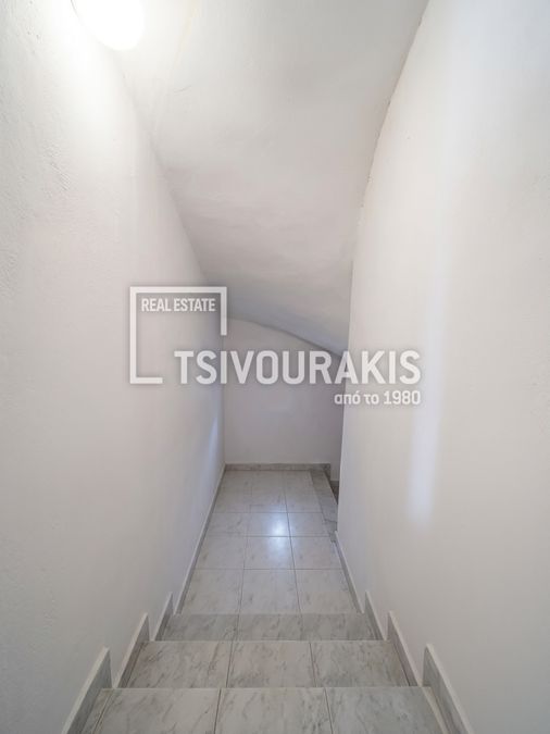 Photo 369877472