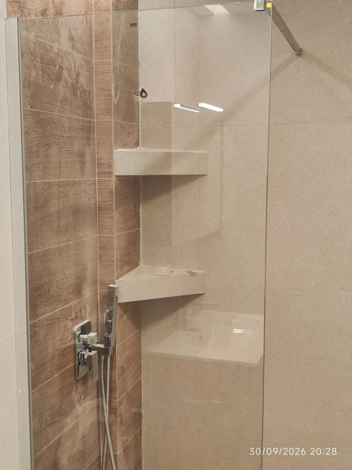 Photo 370799585