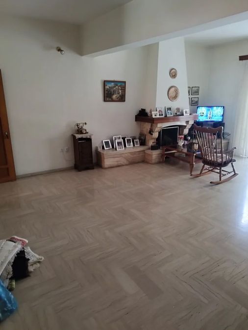 Photo 371243753