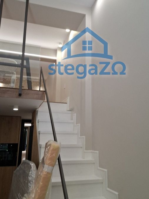 Photo 371303699