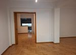 Photo 371378729
