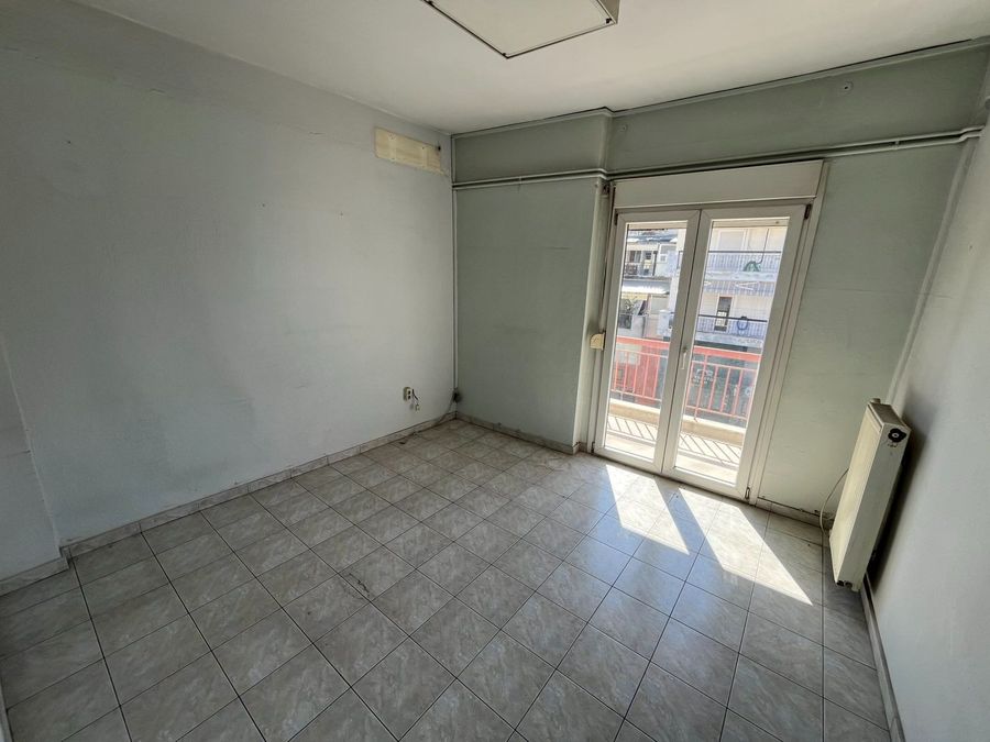 Photo 371483843