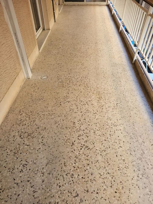 Photo 371656073