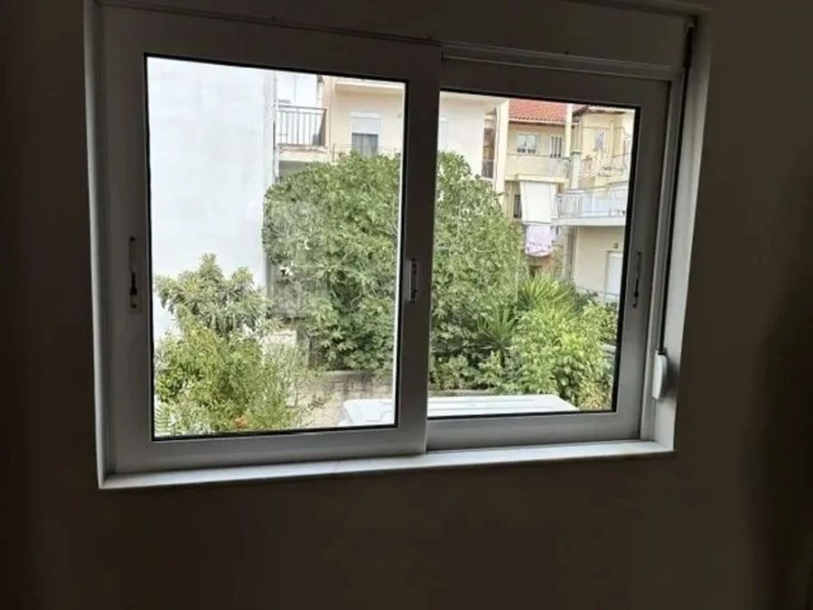 Photo 372116081
