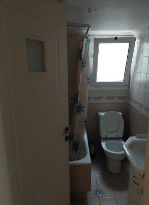 Photo 372117248