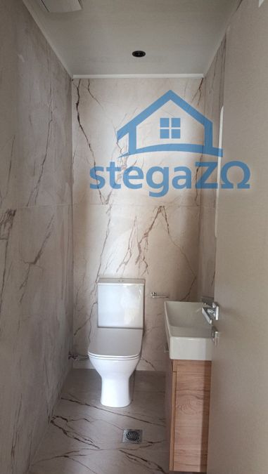 Photo 372171605