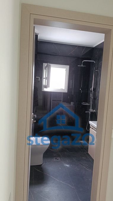 Photo 372171620