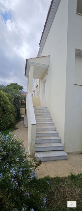 Photo 372257318
