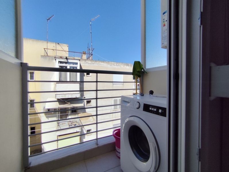 Photo 372280652