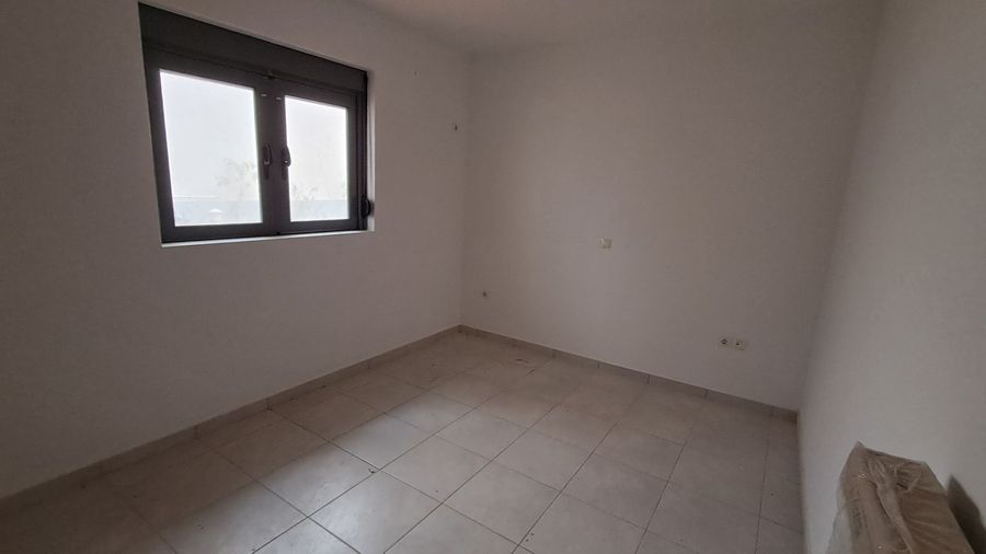 Photo 372353393