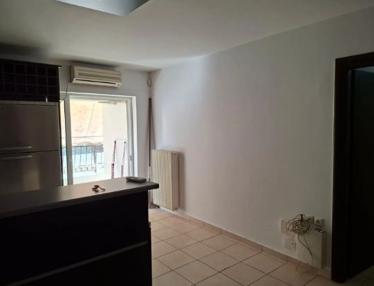 Photo 372415073
